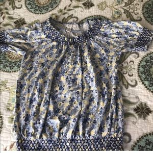 Cute medium shirt with flowery pattern